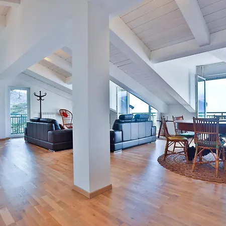 Guesthost - Dimora Alta Vista - Seaview & Parking Apartamento Salerno