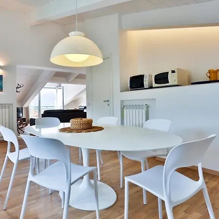Guesthost - Dimora Alta Vista - Seaview & Parking Apartamento