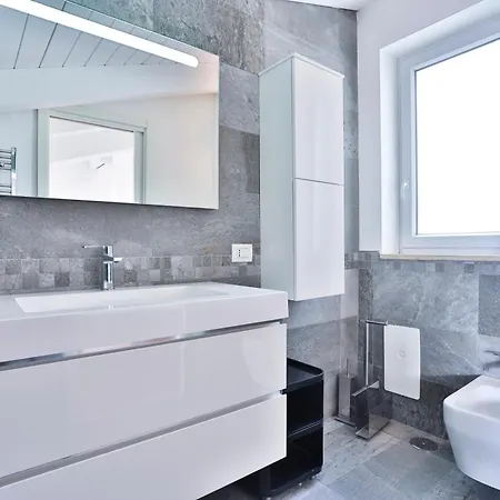 Guesthost - Dimora Alta Vista - Seaview & Parking Apartamento Salerno