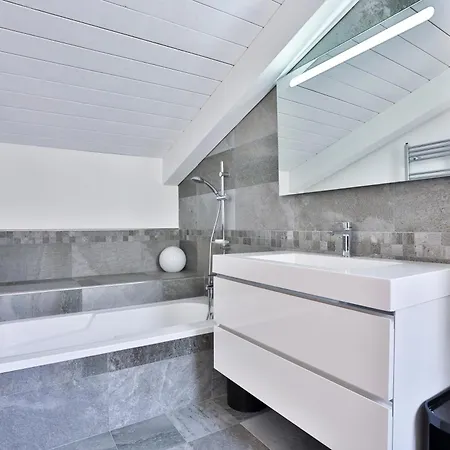 Guesthost - Dimora Alta Vista - Seaview & Parking Salerno