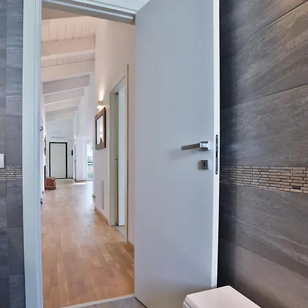Guesthost - Dimora Alta Vista - Seaview & Parking Apartamento