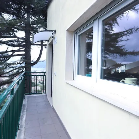 Guesthost - Dimora Alta Vista - Seaview & Parking Salerno