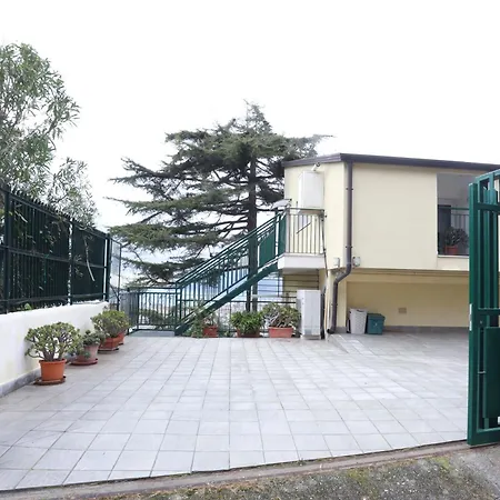 Guesthost - Dimora Alta Vista - Seaview & Parking Apartamento